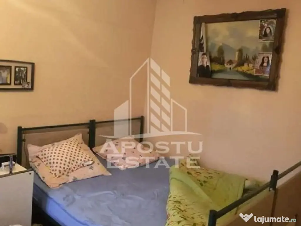 Apartament cu 3 camere, semidecomandat,etaj intermediar S... 