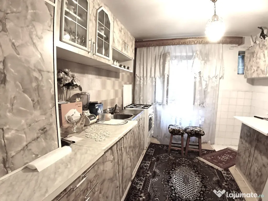 Apartament cu 3 Camere Decomandat in George Enescu 