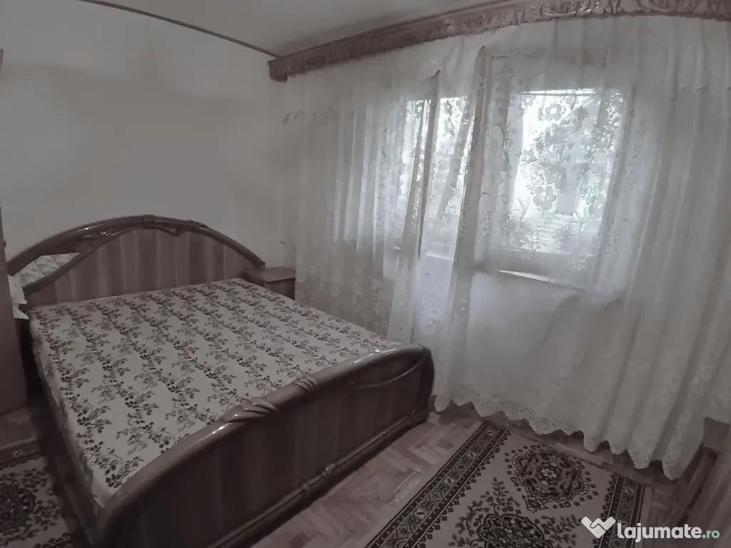 Apartament cu 3 Camere Decomandat in George Enescu 