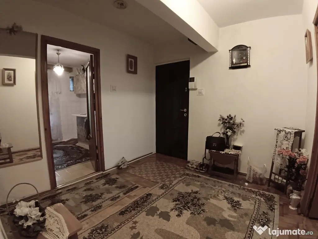 Apartament cu 3 Camere Decomandat in George Enescu 