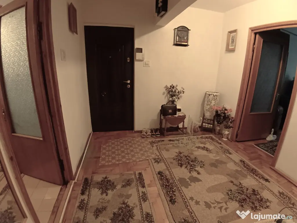 Apartament cu 3 Camere Decomandat in George Enescu 