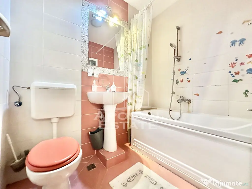 Apartament cu 3 camere, debara si terasa inchisa de 12 mp... 