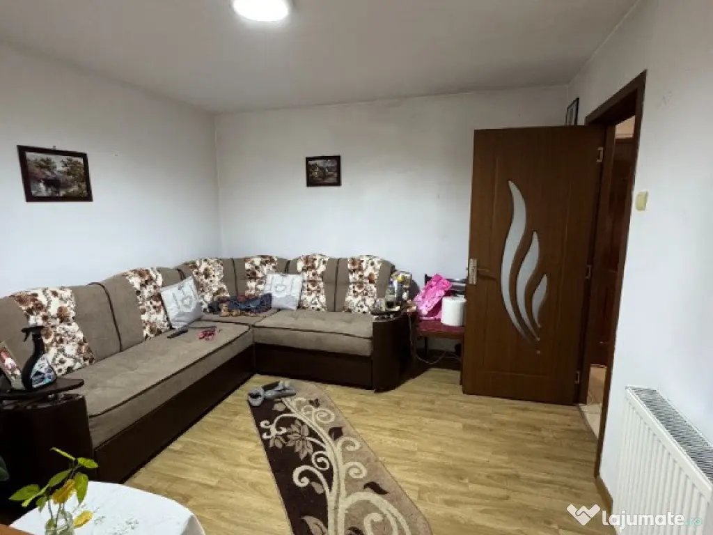 Vand apartament cu 3 camere