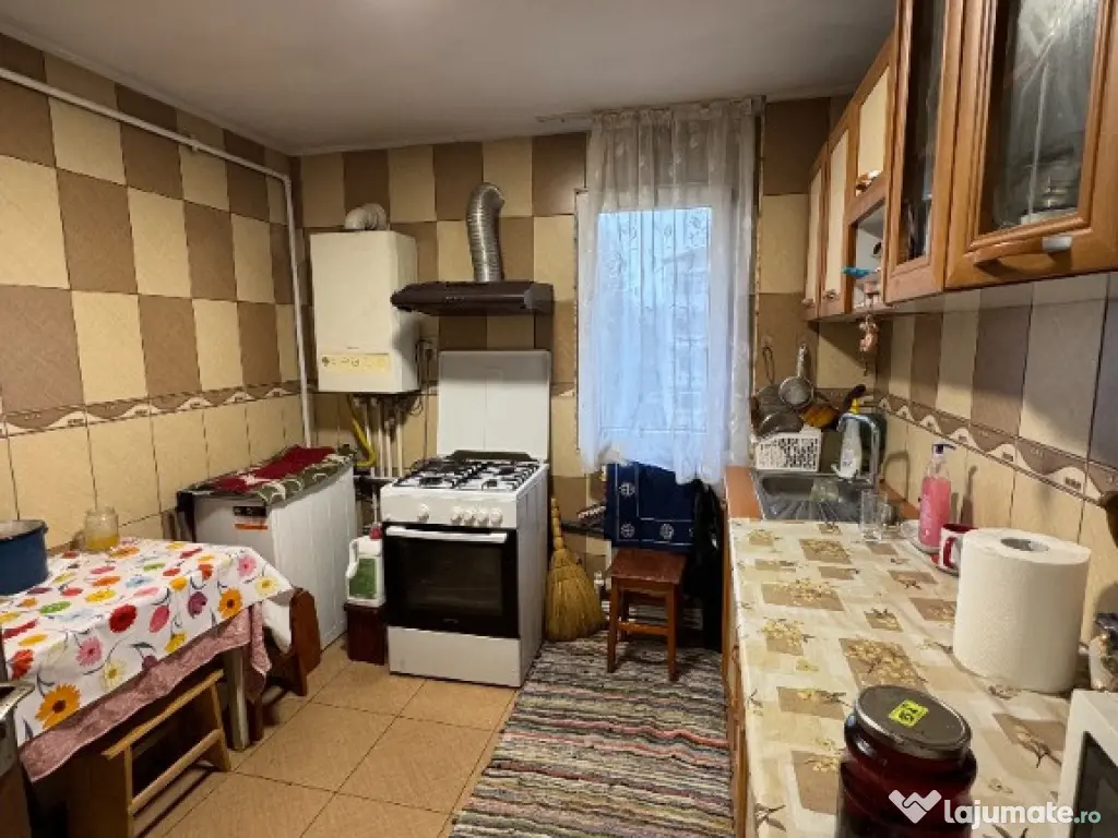 Vand apartament cu 3 camere