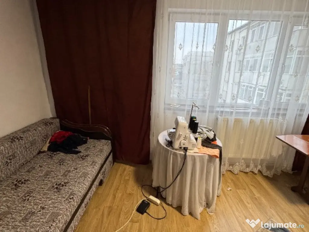 Vand apartament cu 3 camere