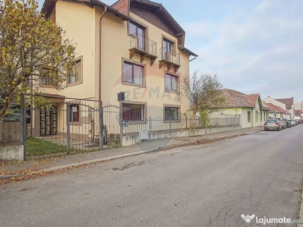 Casă / Vilă cu 12 camere de vânzare în zona Astra