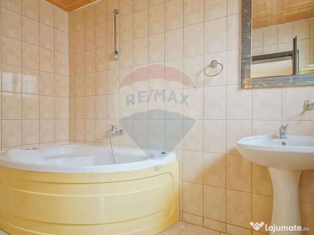 Casă / Vilă cu 12 camere de vânzare în zona Astra 