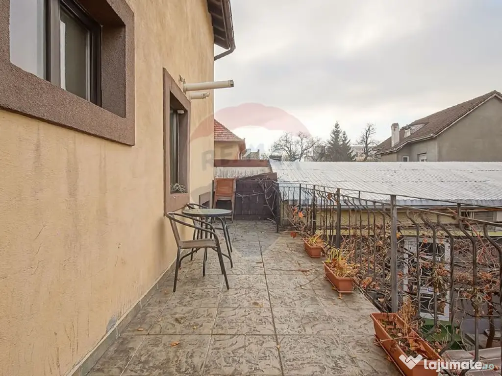 Casă / Vilă cu 12 camere de vânzare în zona Astra 