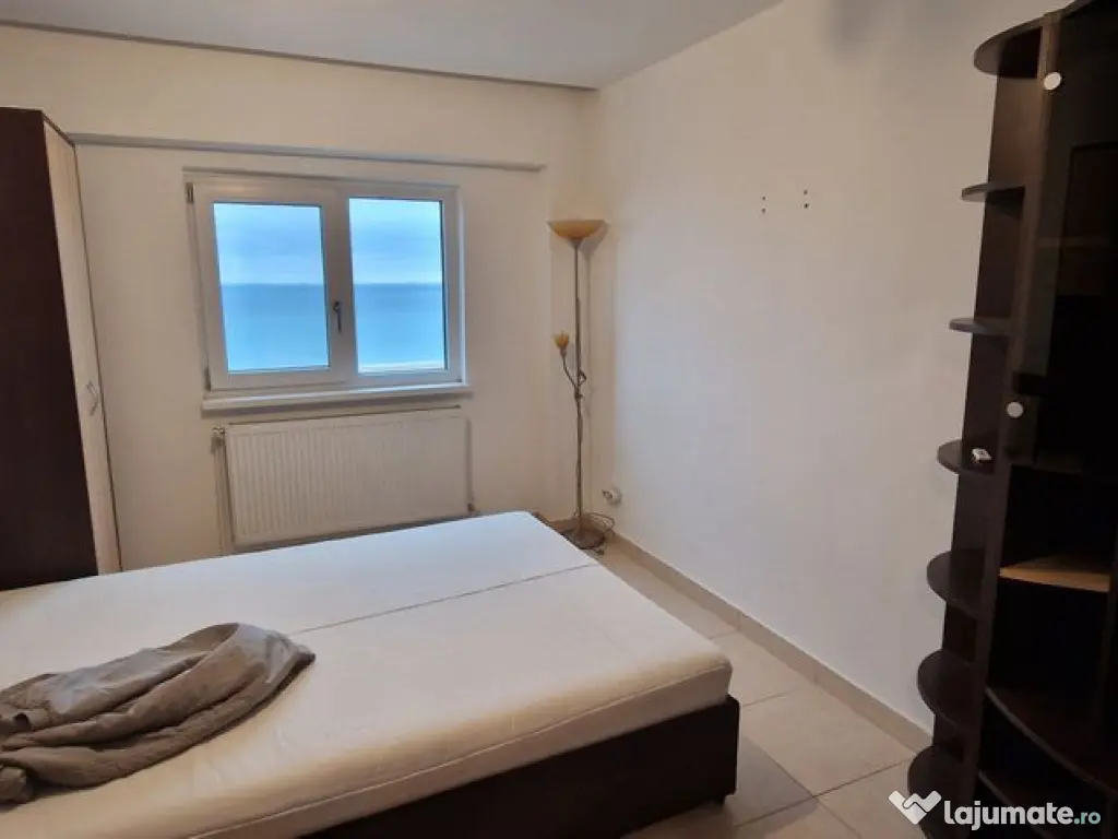 Vedere frontal la mare, 3 camere decomandate. 