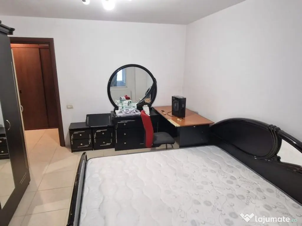 Vedere frontal la mare, 3 camere decomandate. 