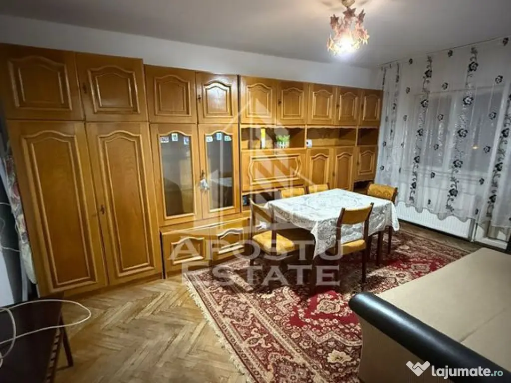 Apartament cu 3 camere | Decomandat | Etaj 2/4 | Centrala...