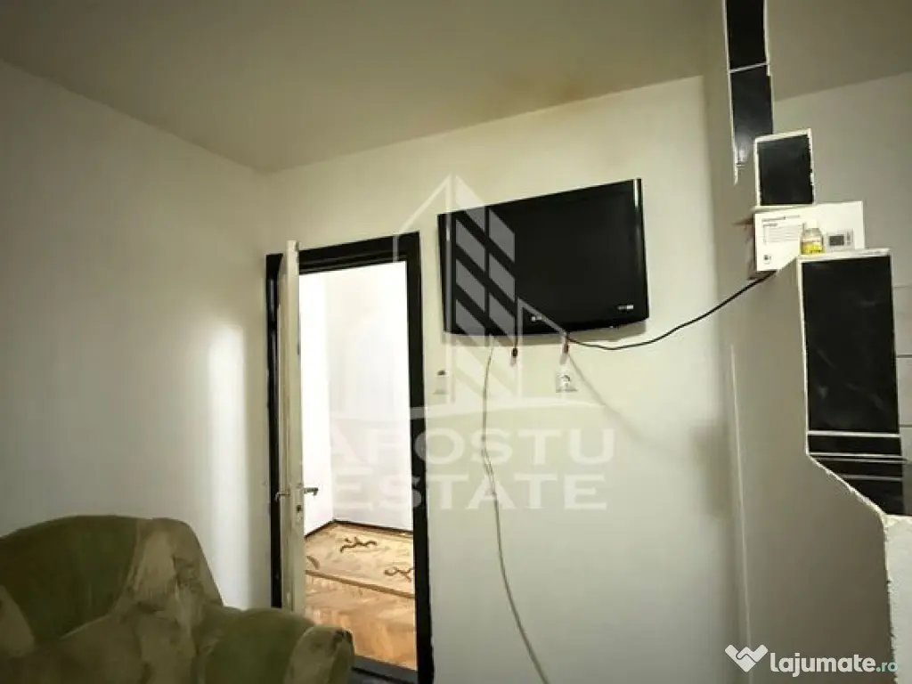 Apartament cu 3 camere | Decomandat | Etaj 2/4 | Centrala...