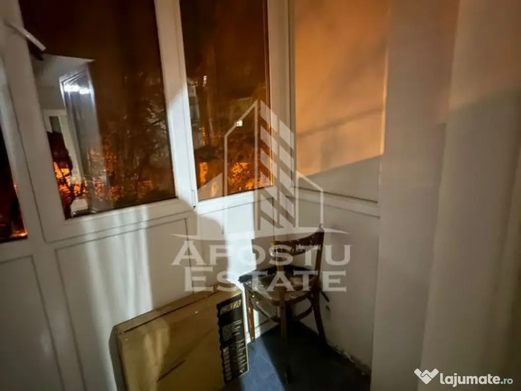 Apartament cu 3 camere | Decomandat | Etaj 2/4 | Centrala...