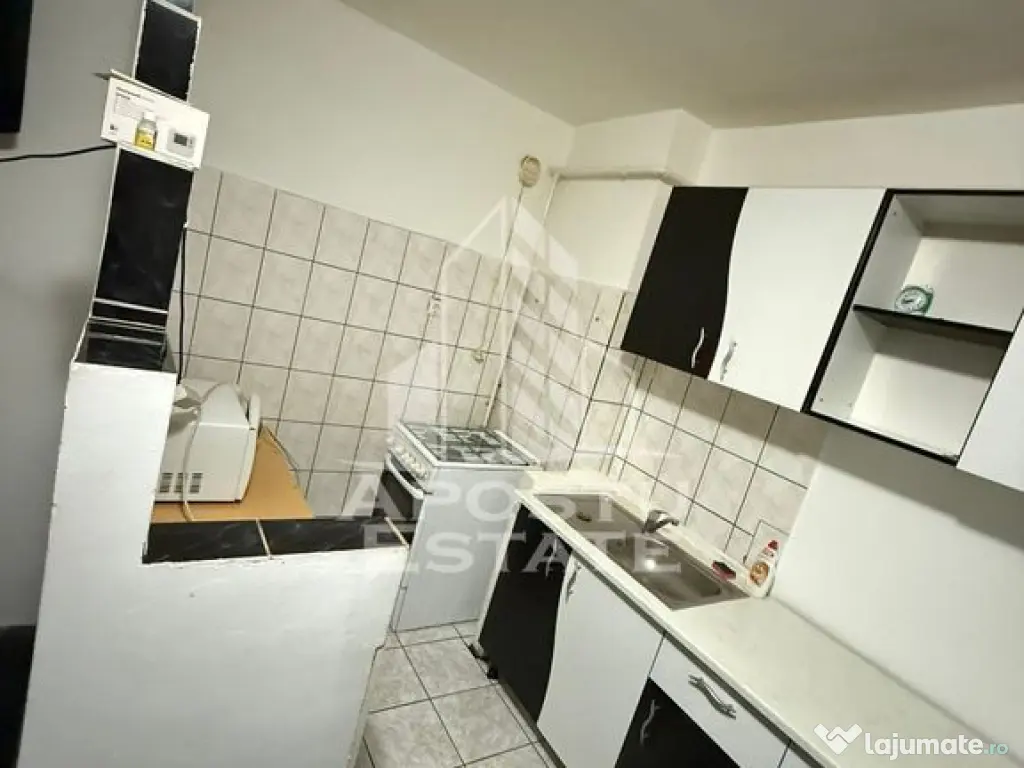 Apartament cu 3 camere | Decomandat | Etaj 2/4 | Centrala...