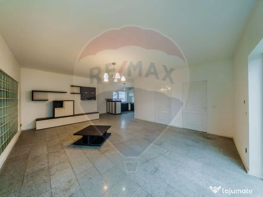 Casă modernă pe structură metalică, în cartierul Eur... 