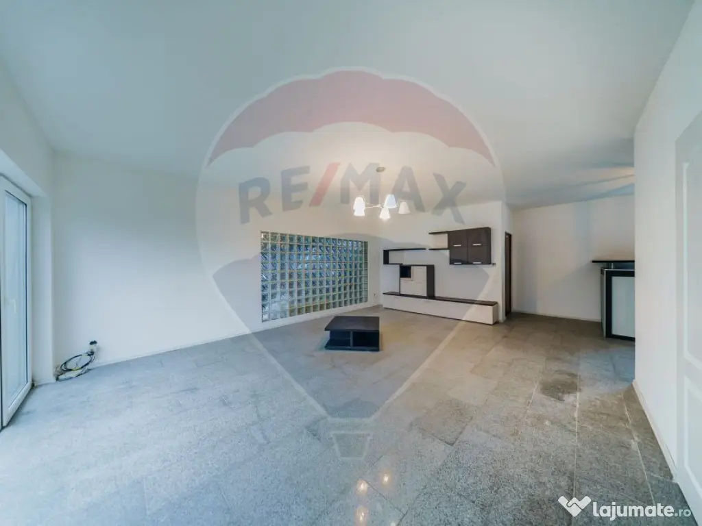 Casă modernă pe structură metalică, în cartierul Eur... 