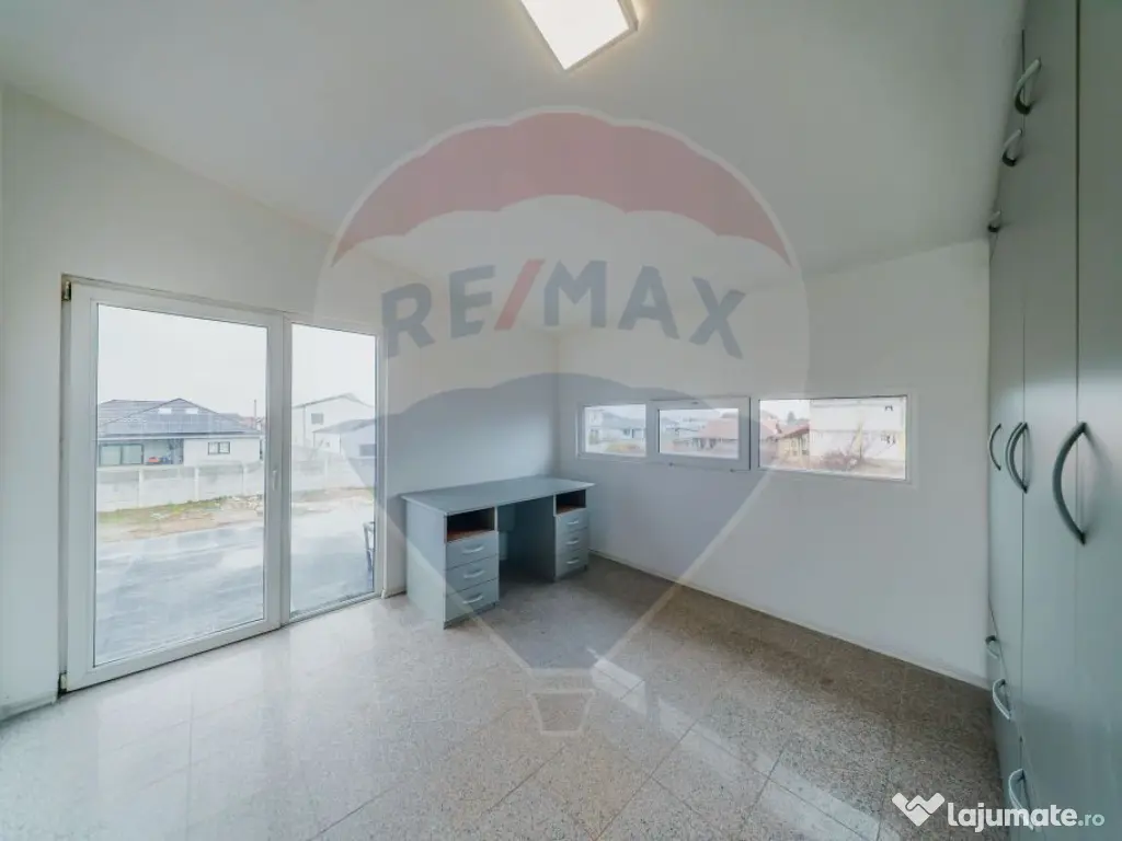 Casă modernă pe structură metalică, în cartierul Eur... 