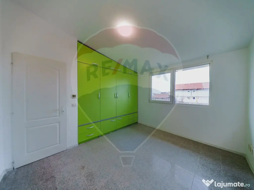 Casă modernă pe structură metalică, în cartierul Eur... 