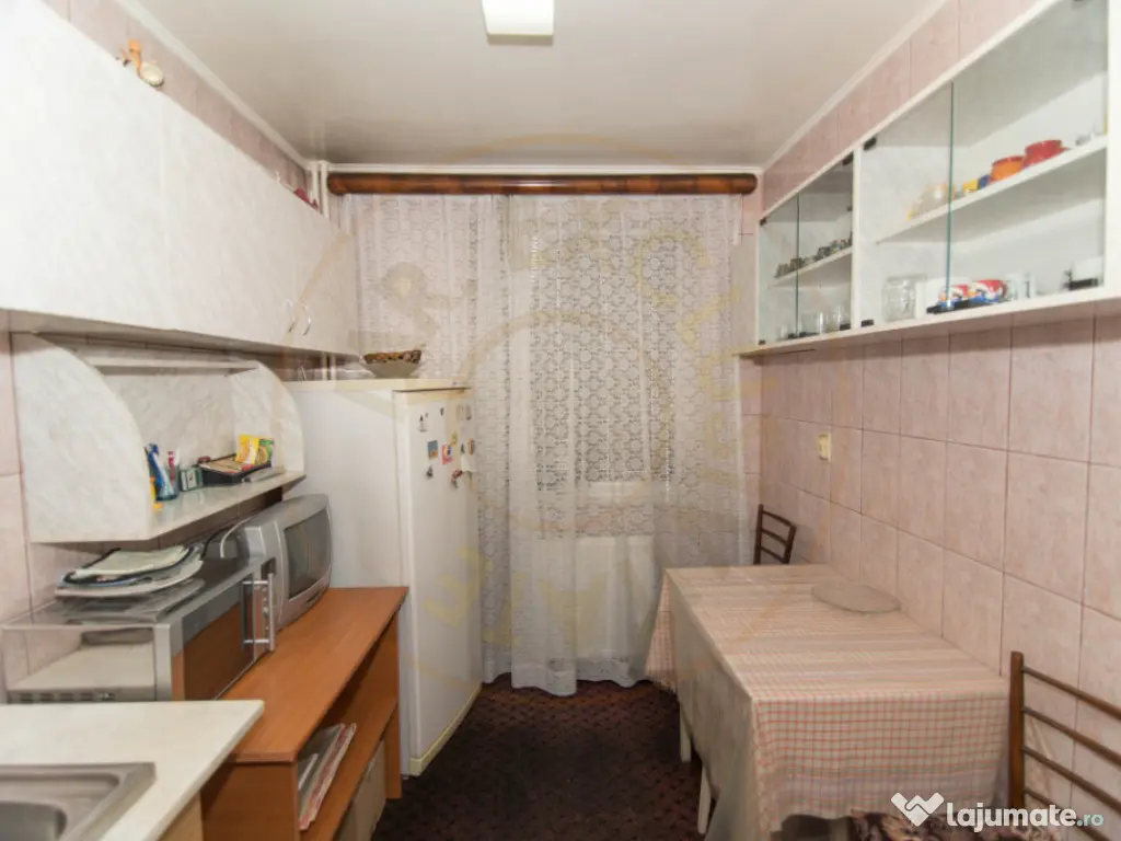 Apartament 3 camere Calea Bucuresti Etaj 1, Pitesti