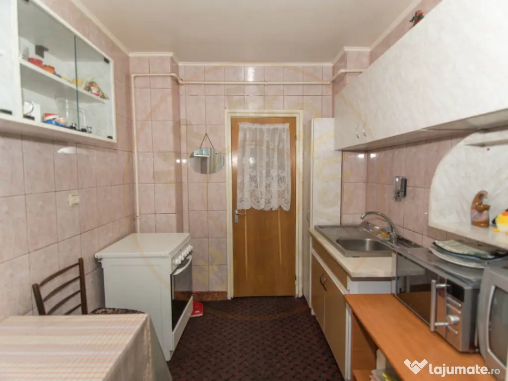 Apartament 3 camere Calea Bucuresti Etaj 1, Pitesti