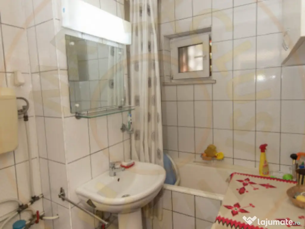 Apartament 3 camere Calea Bucuresti Etaj 1, Pitesti