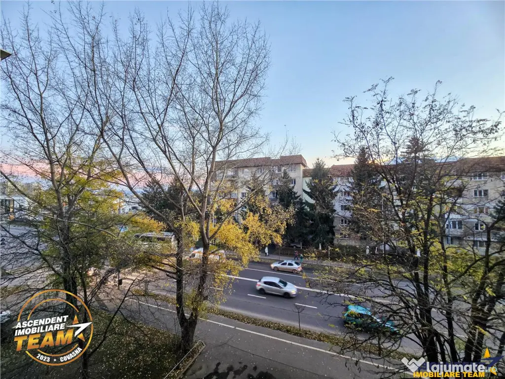 Schimb cu 2 camere plus diferenta: 3 camere,Central,decoman