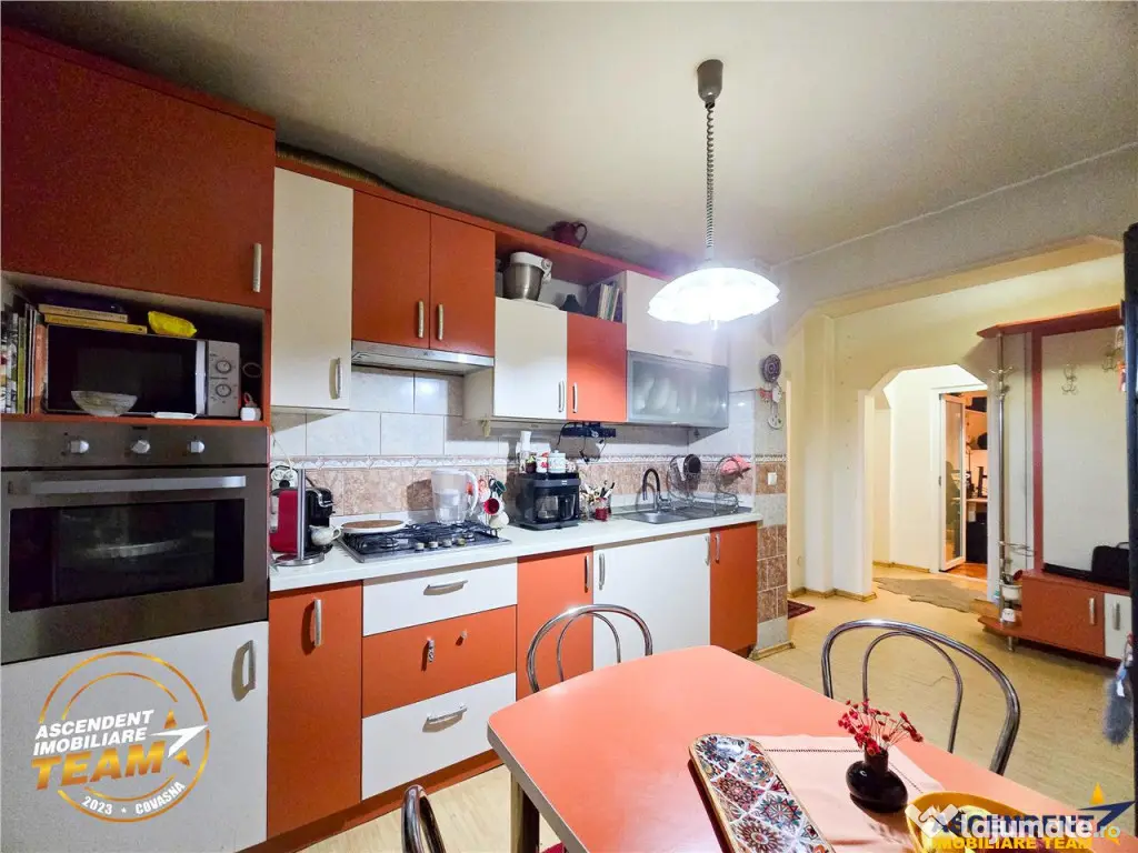 Schimb cu 2 camere plus diferenta: 3 camere,Central,decoman