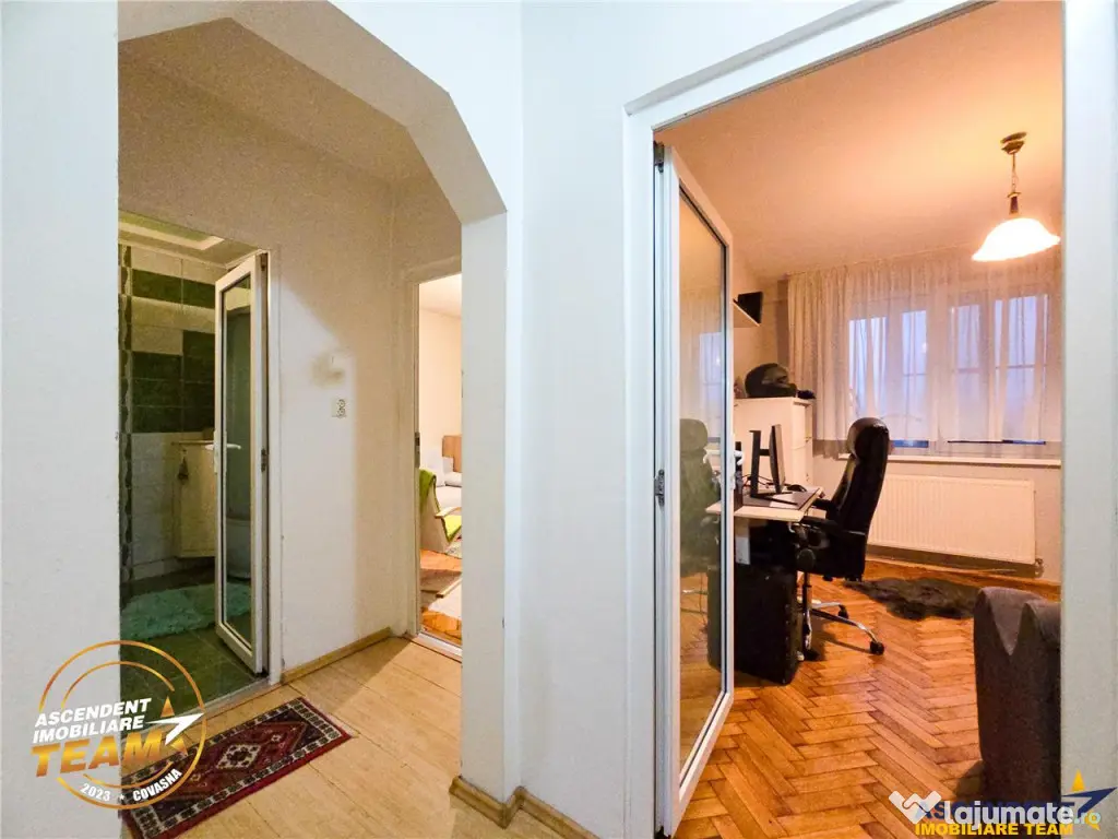 Schimb cu 2 camere plus diferenta: 3 camere,Central,decoman