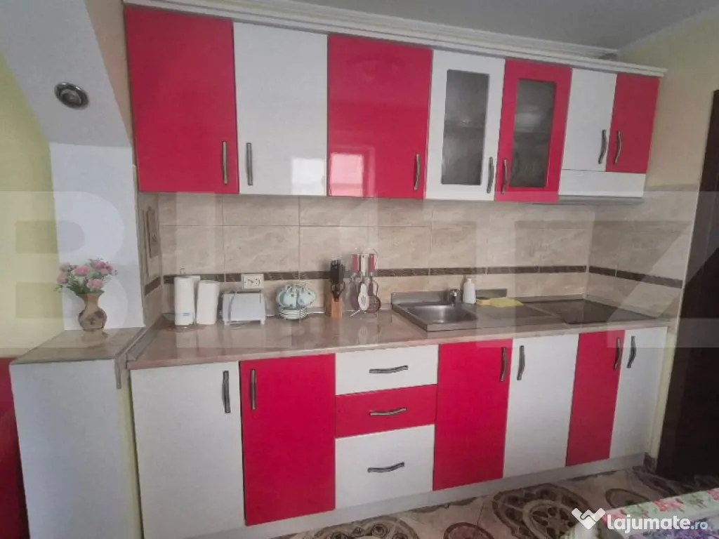 Pensiune turistica + casa de locuit, 315 mp, teren 761 mp, z