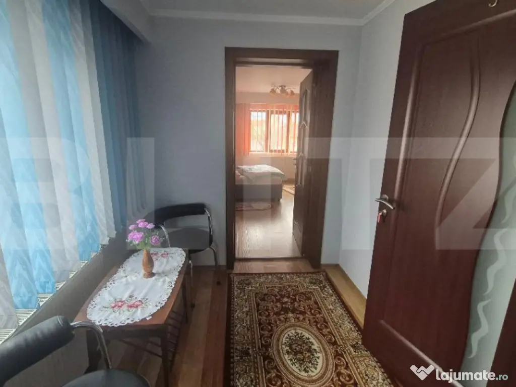 Pensiune turistica + casa de locuit, 315 mp, teren 761 mp, z