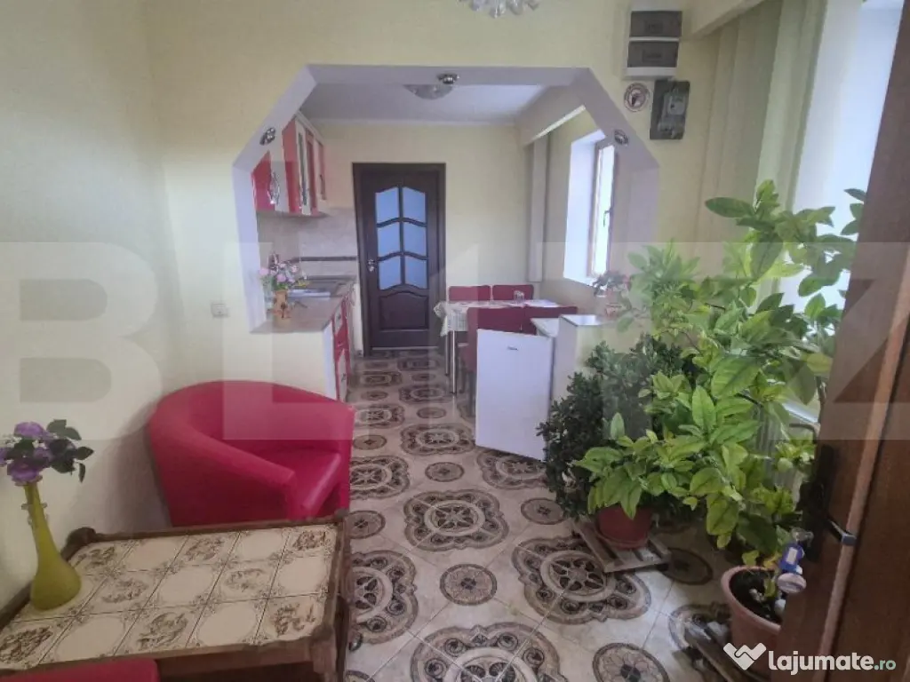 Pensiune turistica + casa de locuit, 315 mp, teren 761 mp, z