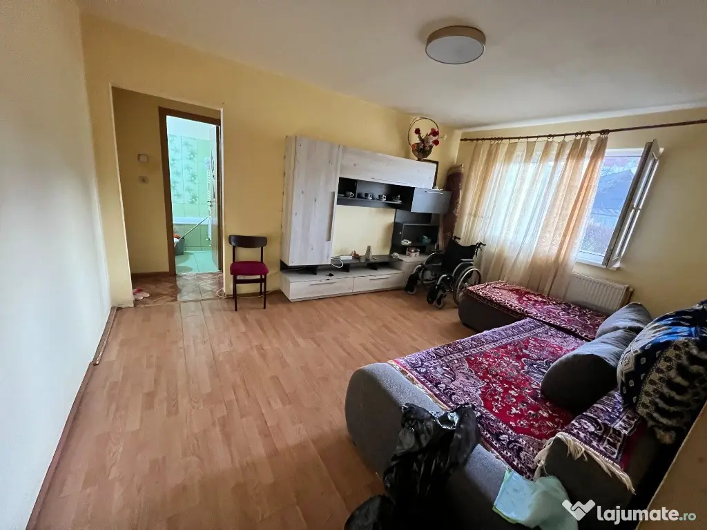 Apartament 2 camere semidecomandat,zona Calea Cisnadiei