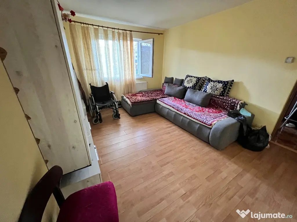 Apartament 2 camere semidecomandat,zona Calea Cisnadiei