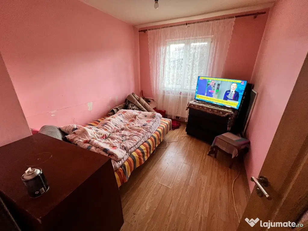 Apartament 2 camere semidecomandat,zona Calea Cisnadiei