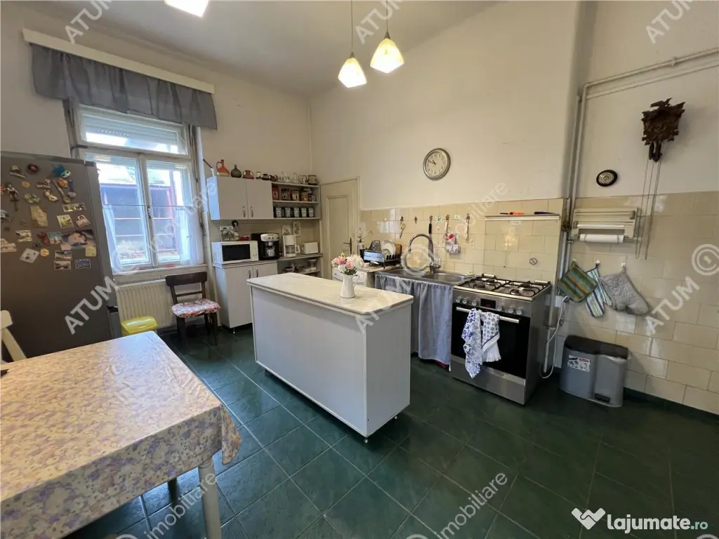 Casa individuala cu 4 camere si teren 900 mp zona Calea Popl