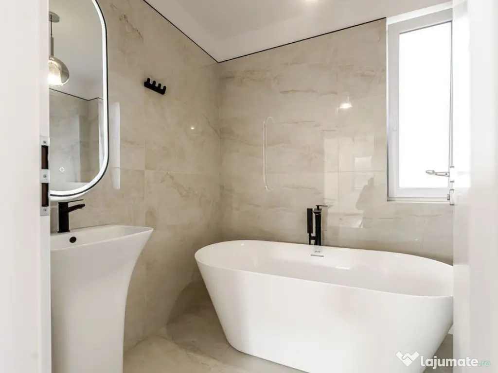 Clădire nouă P+2 cu showroom și birouri în Arad 