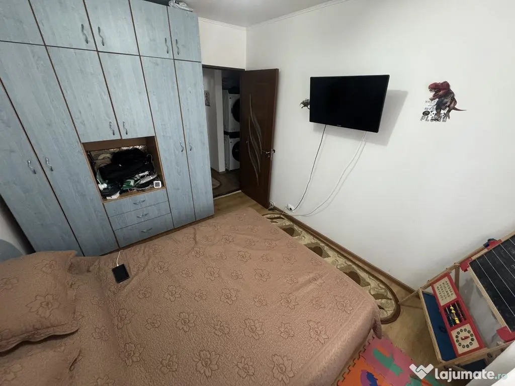 Apartament 3 camere zona Cet