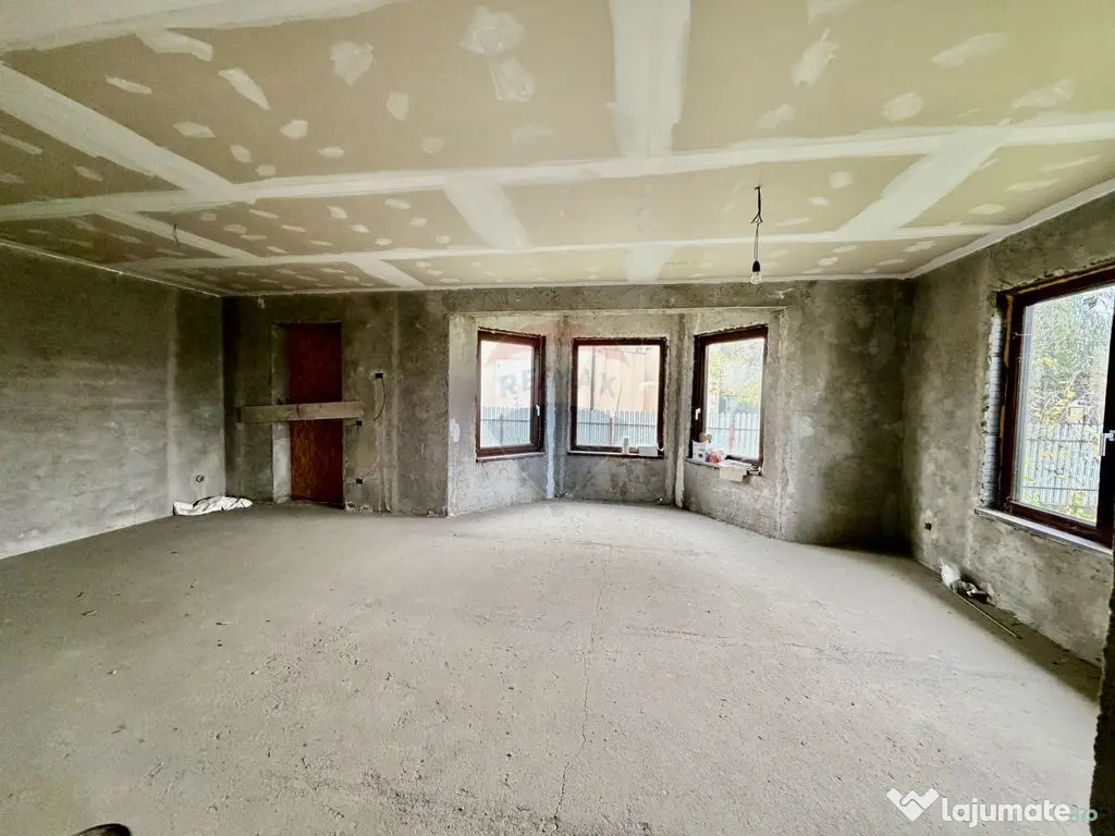 Casă / Vilă Caisului 90% gata 