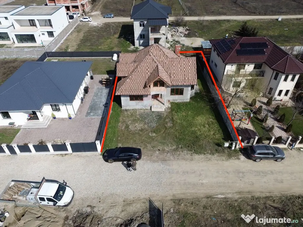 Casă / Vilă Caisului 90% gata