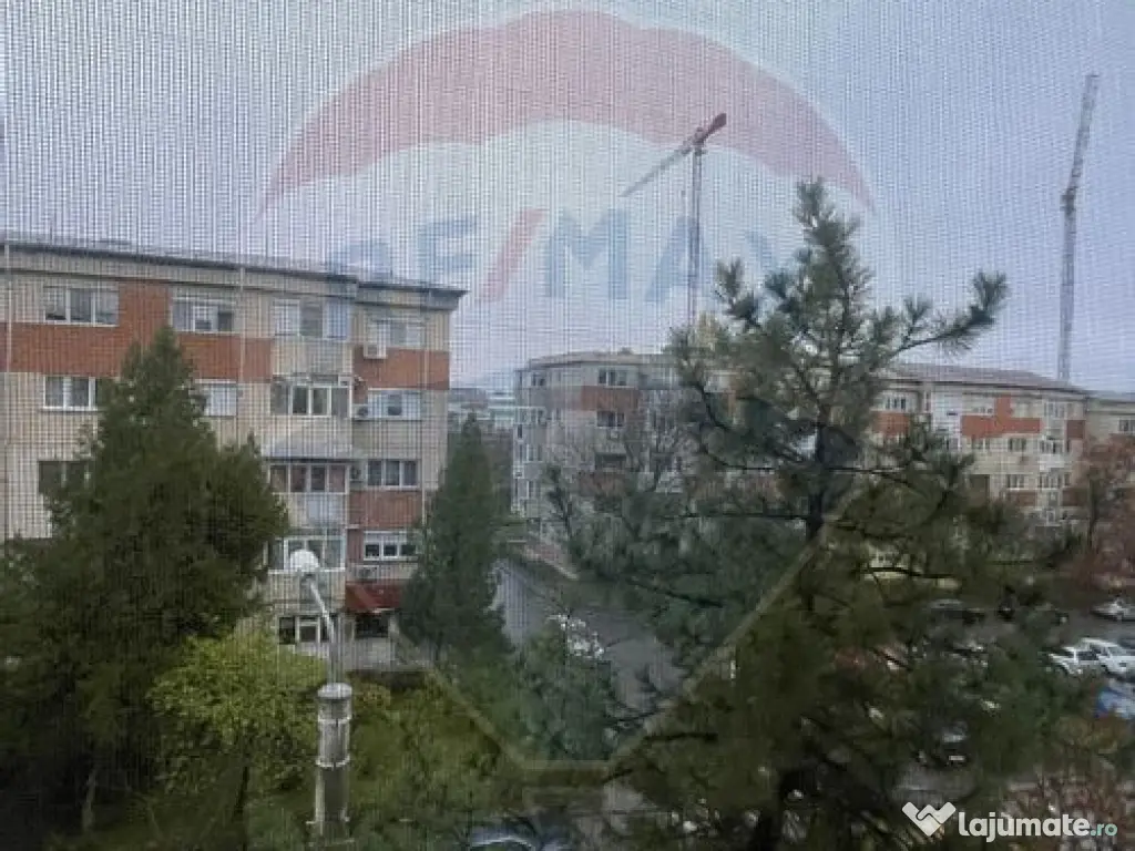 Apartament cu 4 camere de închiriat în zona Sarari 