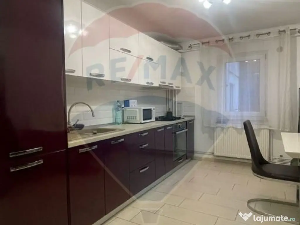 Apartament cu 4 camere de închiriat în zona Sarari 