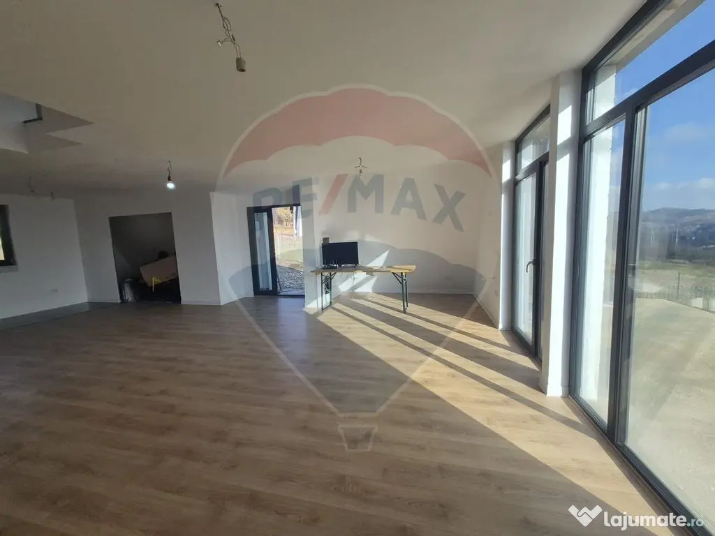 Casa A-Frame la Breaza | Relaxare & profit | 1.200 €/lu... 