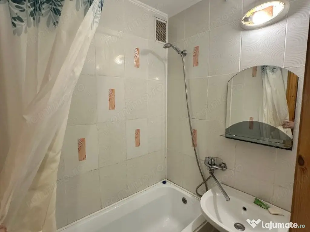 Garsoniera zona Universitate 