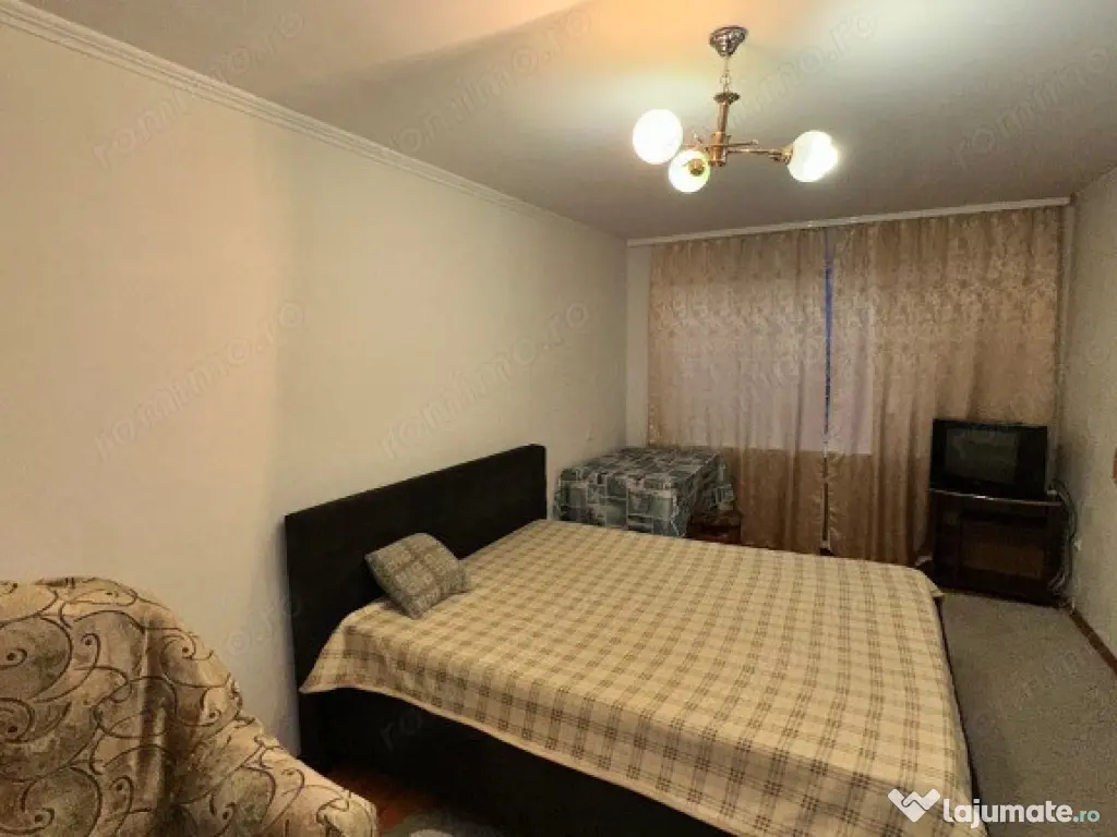 Garsoniera zona Universitate 