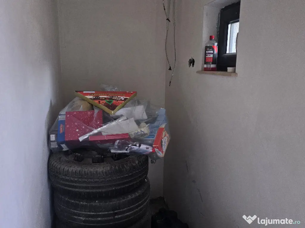 Vand casa in duplex in Deva, semifinisata, zona Garii (peste linie) 