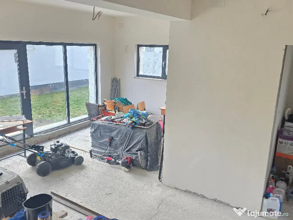 Vand casa in duplex in Deva, semifinisata, zona Garii (peste linie) 