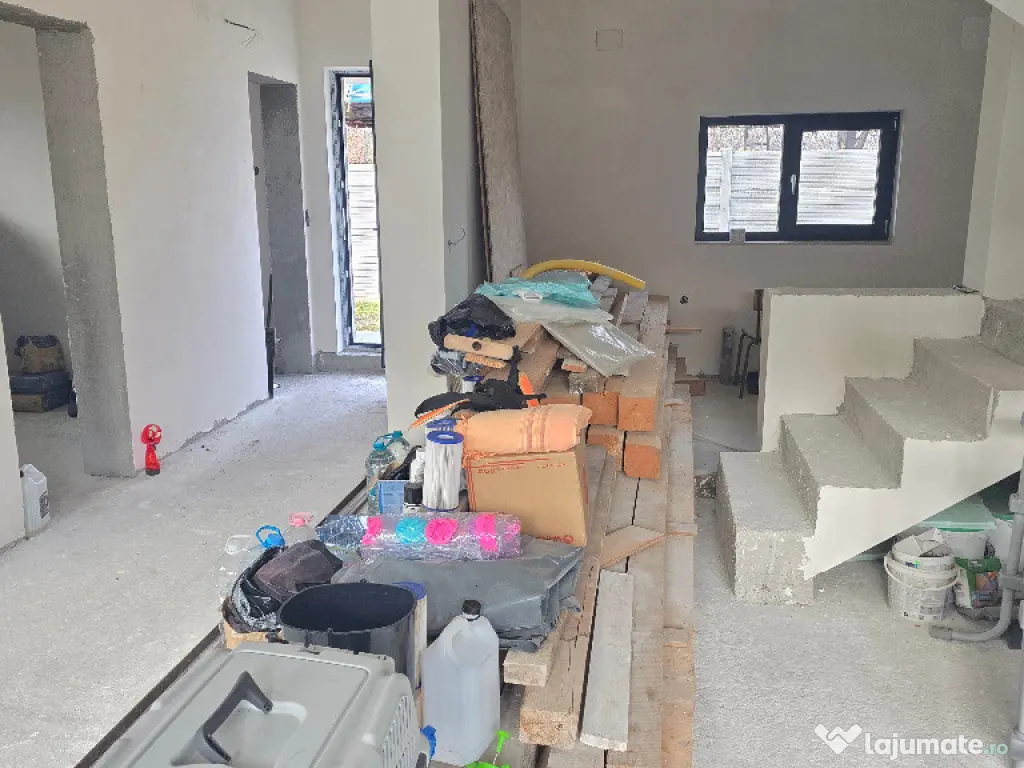 Vand casa in duplex in Deva, semifinisata, zona Garii (peste linie) 
