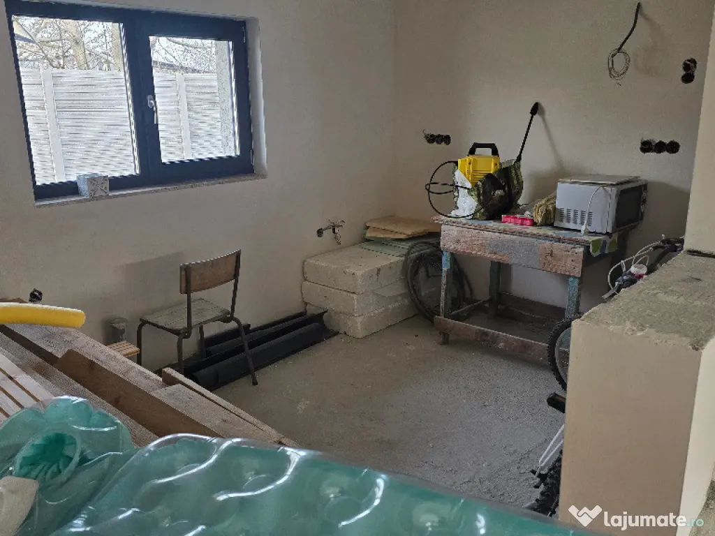 Vand casa in duplex in Deva, semifinisata, zona Garii (peste linie) 