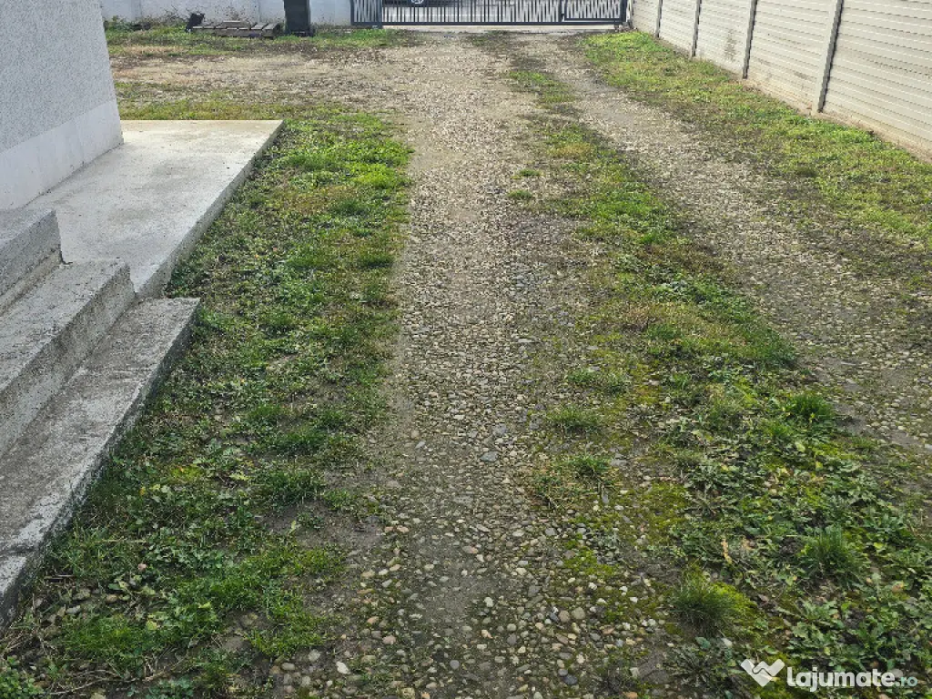 Vand casa in duplex in Deva, semifinisata, zona Garii (peste linie) 