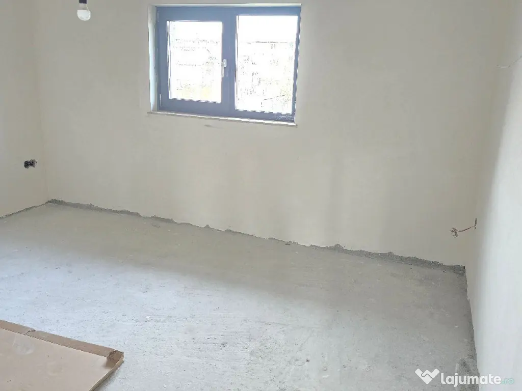 Vand casa in duplex in Deva, semifinisata, zona Garii (peste linie) 